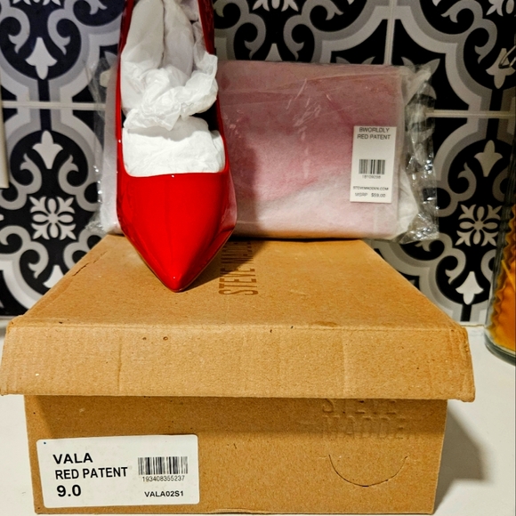 Steve Madden Shoes - Steve Maddden VALA RED PATENT HEELS size 9 & BWORLDLY RED PATENT 18109298 Clutch